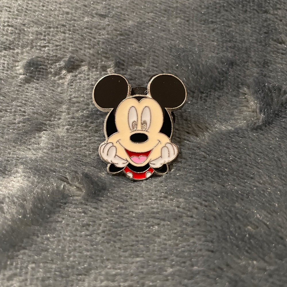3/$25 Disney Trading Pins Mickey Mouse